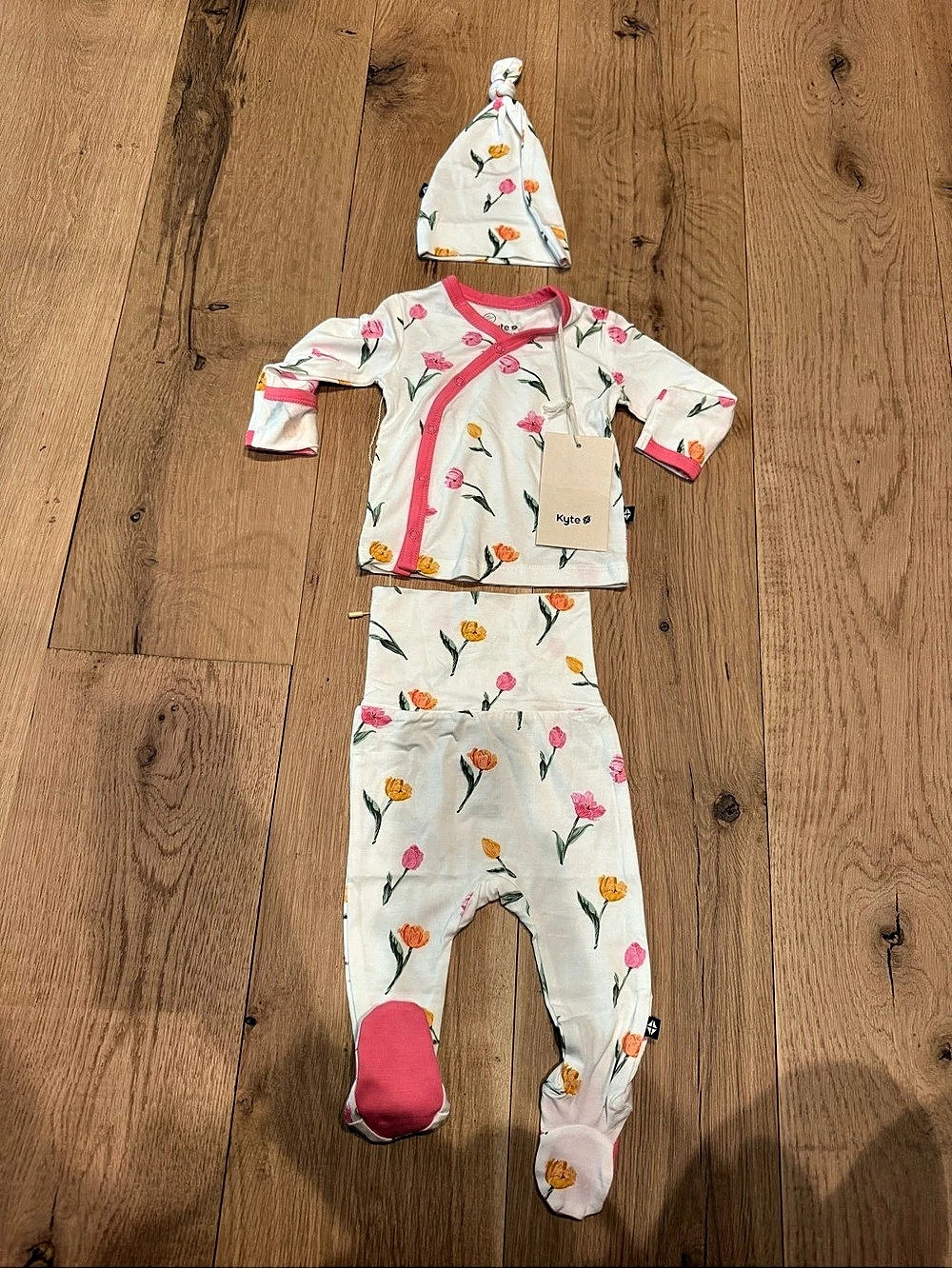 Kyte Baby Take Me Home Set with Cap in Tulip Floral Footie Set